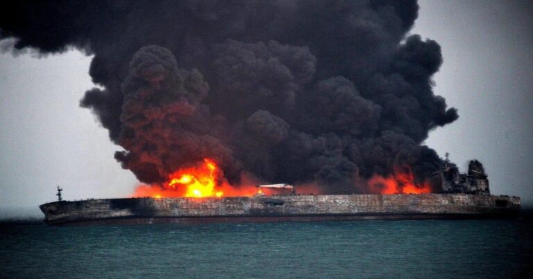 Hörmüz boğazında daha iki tanker yandı