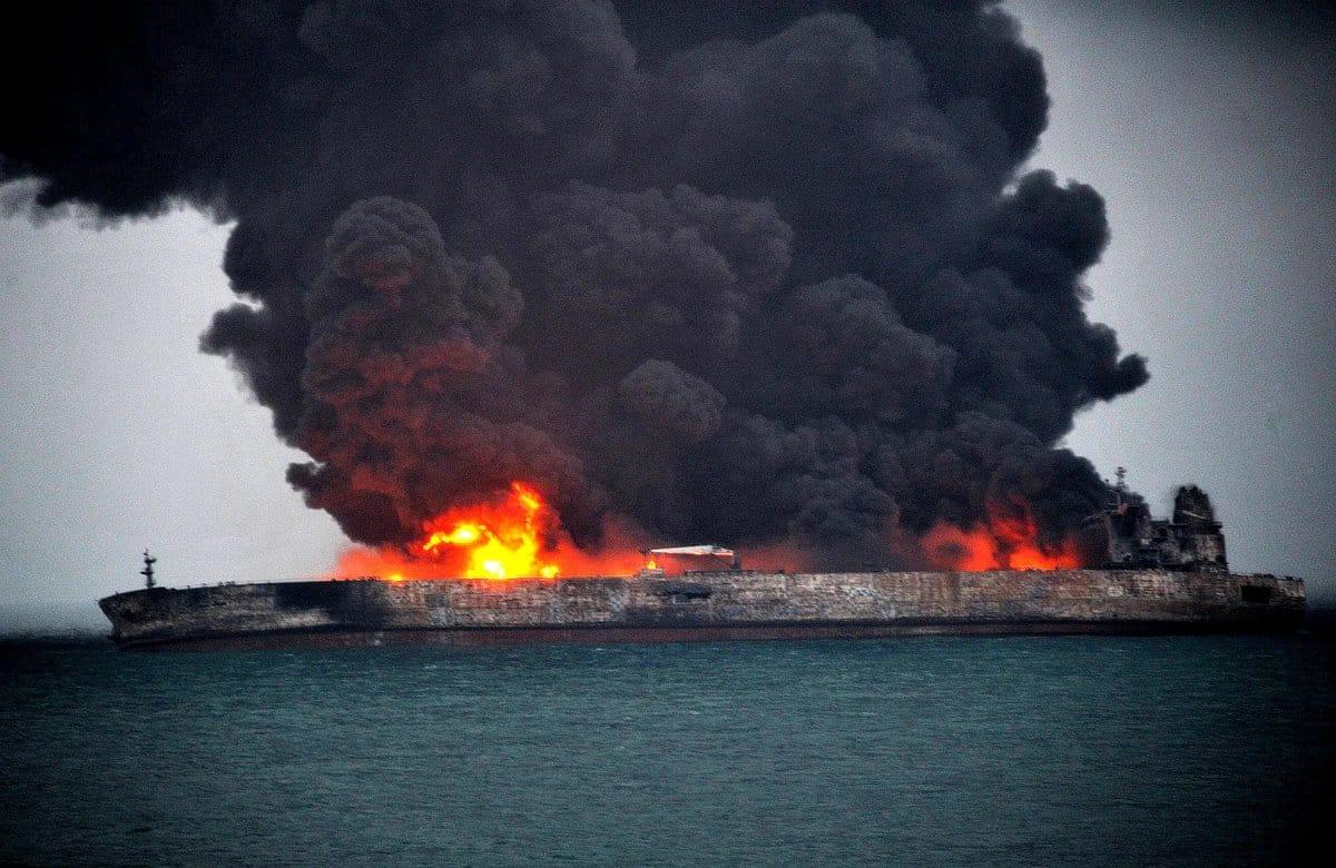 Hörmüz boğazında daha iki tanker yandı | KONKRET xəbəri üçün şəkil