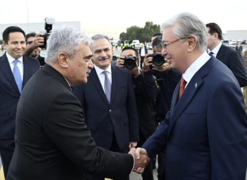 Tokayev Azərbaycana gəldi