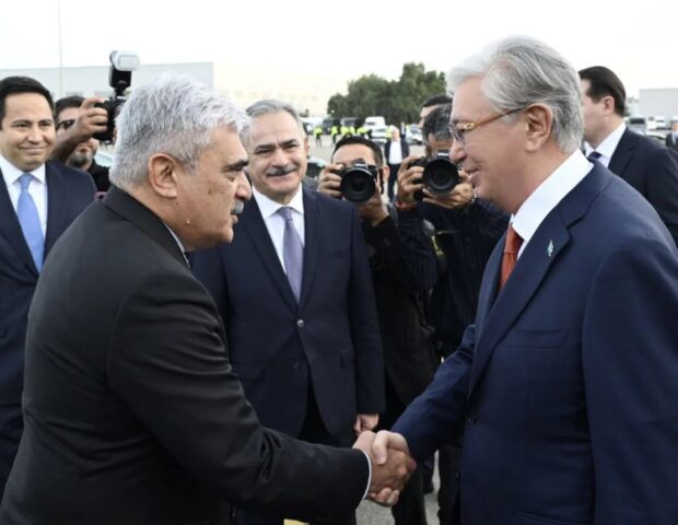 Tokayev Azərbaycana gəldi