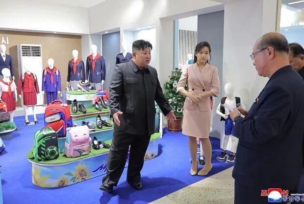 Kim Çen İnin sərgidən görüntüləri yayıldı – Foto