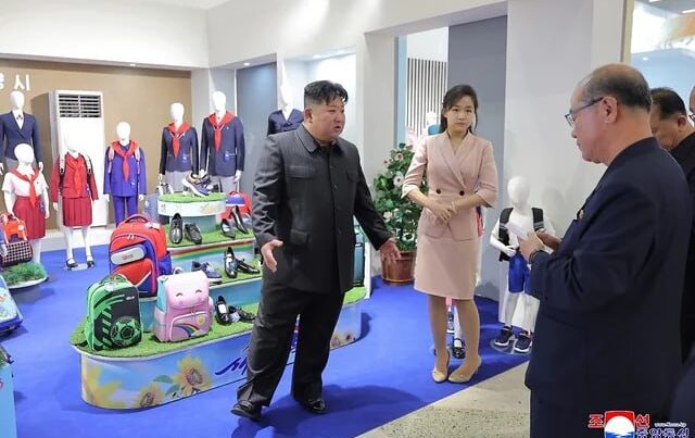 Kim Çen İnin sərgidən görüntüləri yayıldı – Foto
