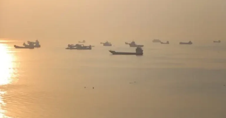 Hörmüz boğazından keçən neft tankerinə hücum edilib