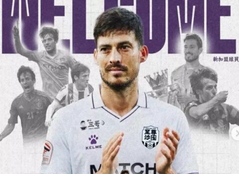 Əfsanəvi ispan 40 yaşında futbola qayıtdı