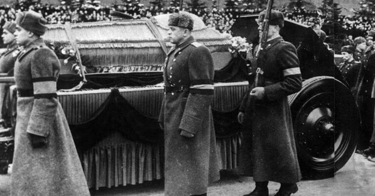 Stalinin cəsədi mavzoleydən necə çıxarıldı? – 1961-ci ilin gizli gecə əməliyyatının pərdəarxası