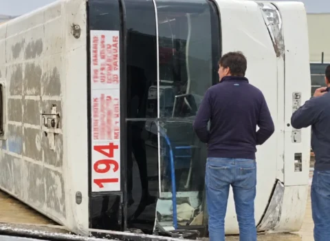 Sərnişin avtobusu aşdı: xəsarət alanlar var – VİDEO 