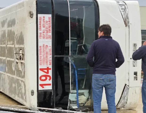 Sərnişin avtobusu aşdı: xəsarət alanlar var – VİDEO 