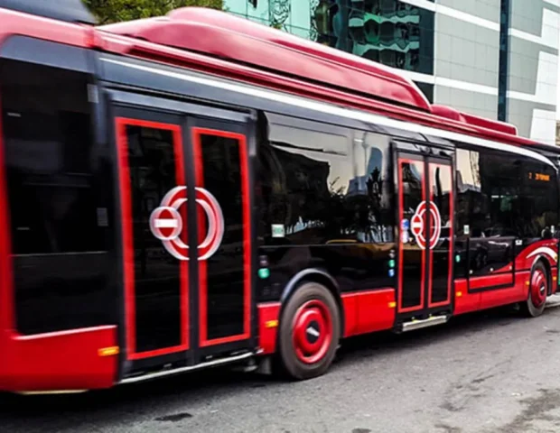  “BakuBus”un avtobusu qəza törətdi – FOTO