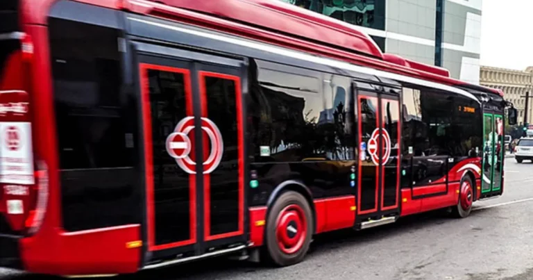  “BakuBus”un avtobusu qəza törətdi – FOTO