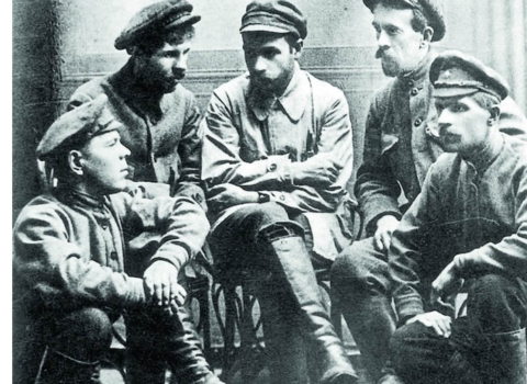 Araz çayını keçərək canını qurtaran cekistin faciəli həyatı – Sadə çilingər niyə Leninə qarşı çıxdı?