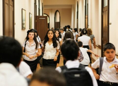 Məktəblərdə geyimlə bağlı mübahisə – Əsas məsələ heç də forma deyilmiş