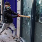 Tələbə etirazları bir neçə şəhərə yayıldı, yaralananlar var