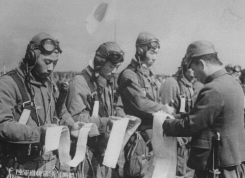 Kamikadzelər: İmperator naminə ölümə gedən pilotların hekayəsi