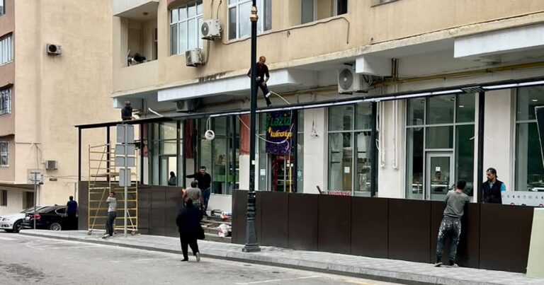 Bakıda piyadaların yolunu kəsən qanunsuz tikinti sökülür – FOTOFAKT