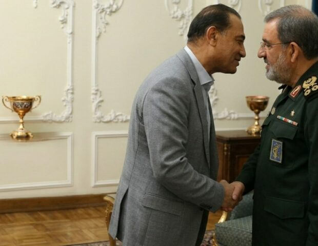 Mustafayevlə soyuq görüşən general pakistanlı naziri öpmədi – VİDEO