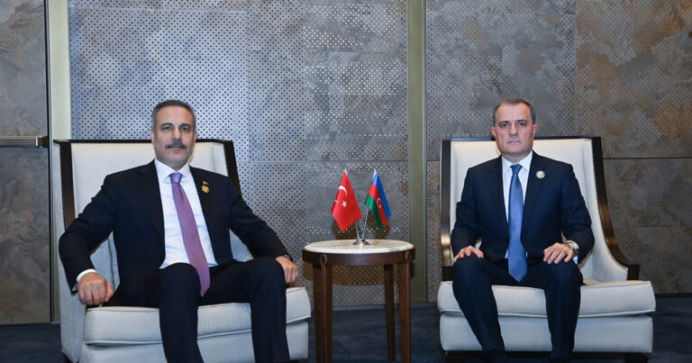 Ceyhun Bayramov Hakan Fidanla görüşdü