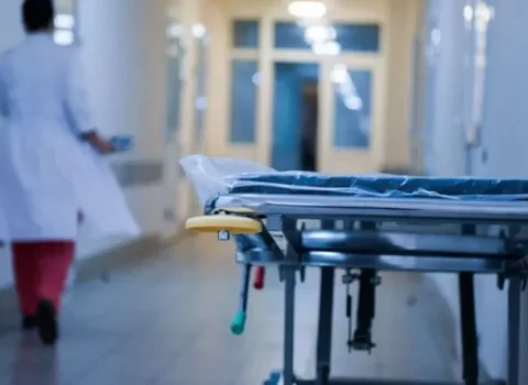 Bərdədə dəhşət: Sanitar huşsuz pasiyenti 40 dəqiqə döyüb, xəstəxananı şantaj etdi