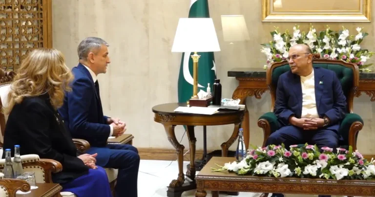Azərbaycanın səfiri Pakistan Prezidentinə etimadnaməsini təqdim edib