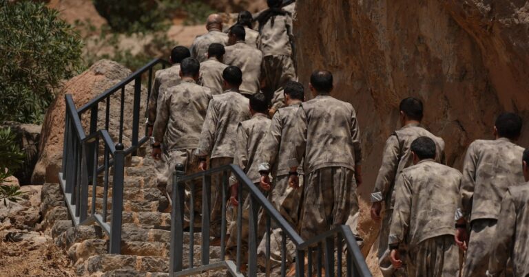 PKK İraqın şimalındakı dörd sığınacağını boşaltdı