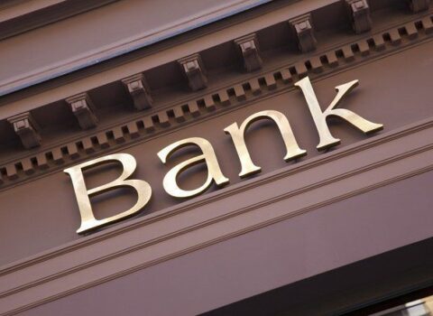 Banklarda əmanəti olanların nəzərinə: Hansı banklar bağlanacaq? – “Böhran başlayıb”
