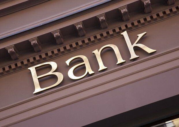 Banklarda əmanəti olanların nəzərinə: Hansı banklar bağlanacaq? – “Böhran başlayıb”