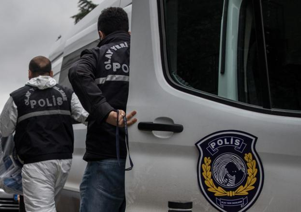 Məşhur türkiyəli müğənnini 10 İL HƏBS GÖZLƏYİR – FOTO
