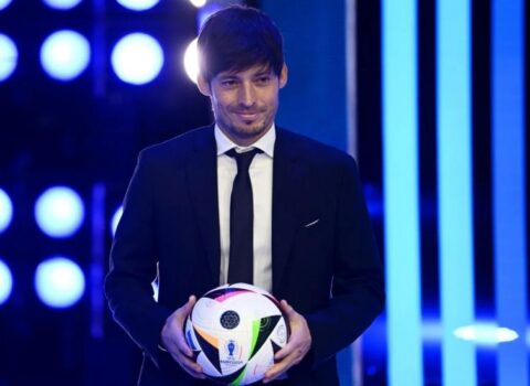 Məşhur futbolçu 40 yaşında karyerasını bərpa etdi
