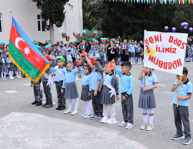 Azərbaycanda hər şagirdə illik 2 min manat – NK-nın qərarının SƏBƏBİ