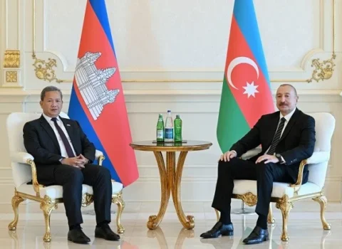 İlham Əliyev Hun Manetlə məhdud tərkibdə görüşdü