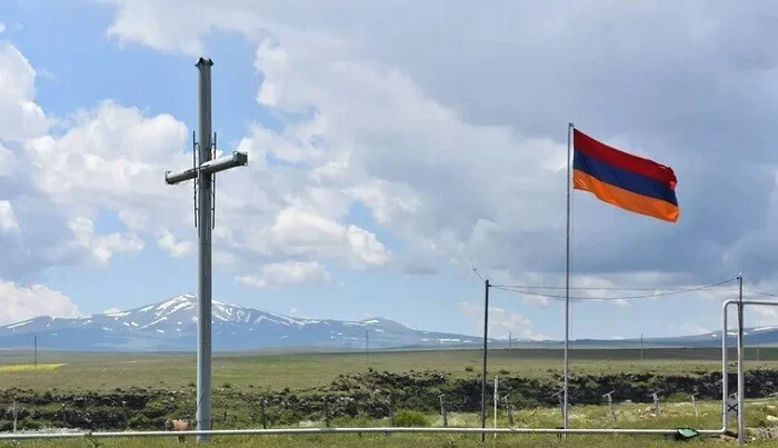 Bu halda Türkiyə ilə sərhəd açılmayacaq – Adamyan