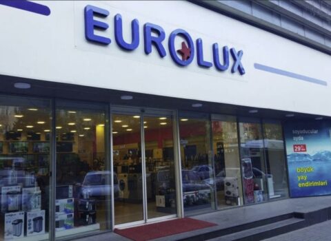 Məhkəmə “Eurolux”un rəhbəri və qardaşı oğlunu öldürmək istəyən şəxslə bağlı qərar çıxardı
