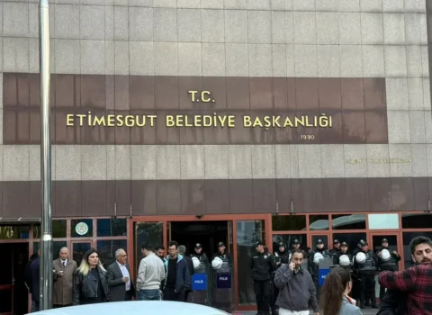 Türkiyədə iki məmur həbs edildi