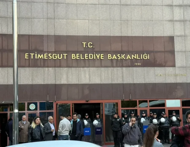 Türkiyədə iki məmur həbs edildi