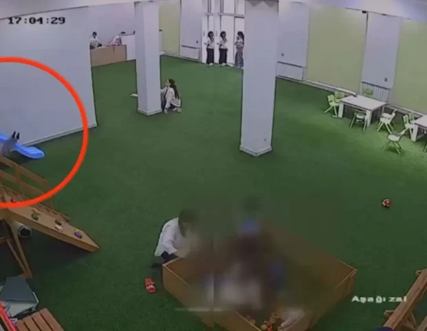 Bağçada nəzarətsiz qalan uşağın qolu qırıldı – Anbaan video