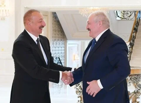 Lukaşenko Paşinyana işarə edərək Əliyevə nə dedi? – Video
