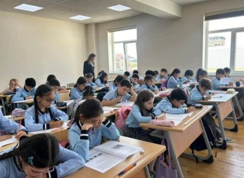 Vahid məktəbli formasının tətbiqi niyə vacibdir və hansı üstünlüklər vəd edir? – MÜHÜM DETALLAR