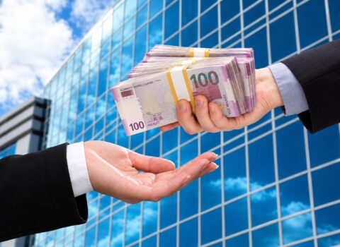 Banklardan kredit götürənlərin borcları silinə bilər – Şad xəbər!