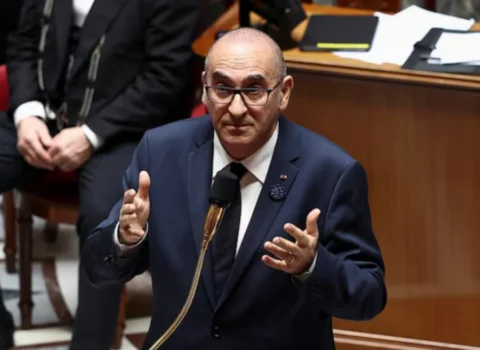 Fransanın daxili işlər naziri istefa verdi