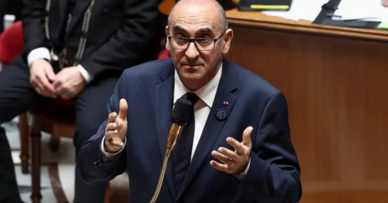 Fransanın daxili işlər naziri istefa verdi