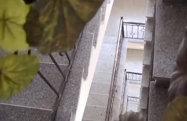 52 yaşlı kişi pilləkəndən yıxılıb öldü