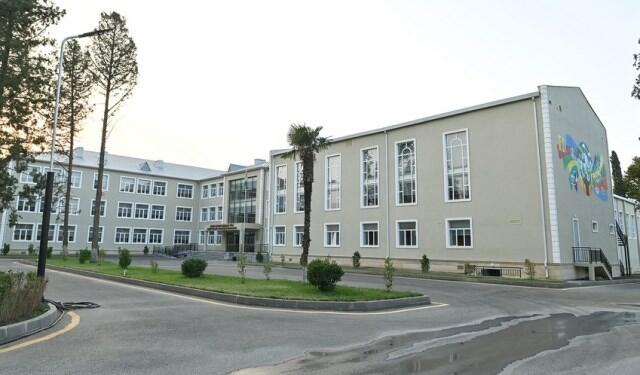 Daha bir məktəbdə 14 şagird zəhərləndi