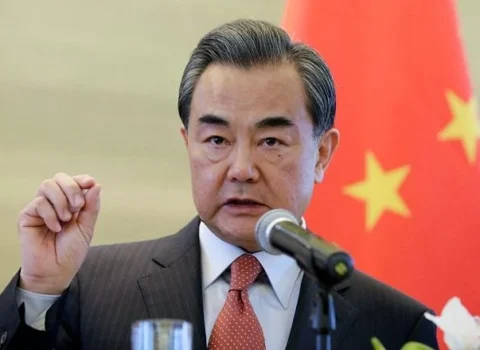 Van Yi Azərbaycana gəlir