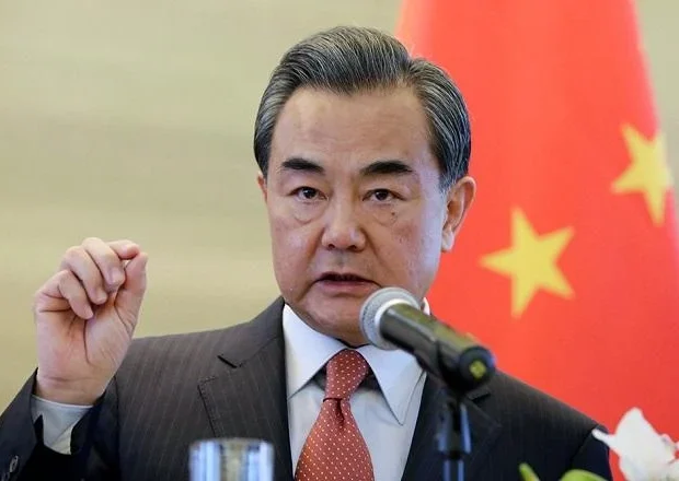 Van Yi Azərbaycana gəlir