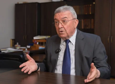 Misir Mərdanovdan məktəblərdə geyim qaydasına reaksiya