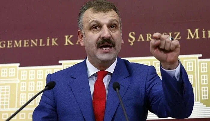 Saral istefasından yazdı: Vəzifə müvəqqətidir…