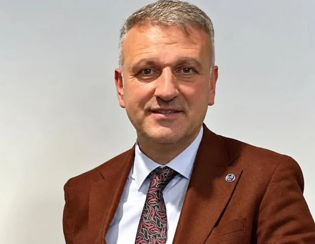Saral istefasından yazdı: Vəzifə müvəqqətidir…
