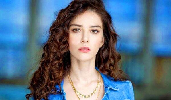Özgə Gürəl “44” filmindən danışdı: Çox qorxurdum… Özgə Gürəl “44” filmindən danışdı: Çox qorxurdum…