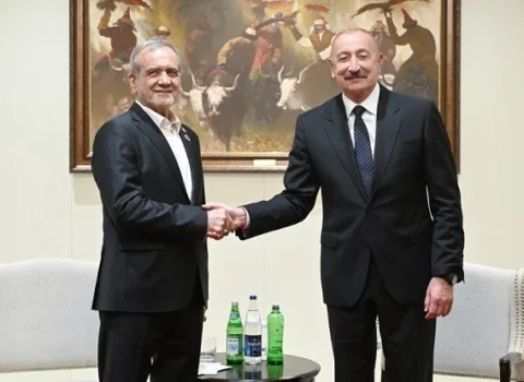 İlham Əliyev Pezeşkianla görüşdü