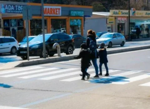 Yol polisindən piyadalara çağırış: Azyaşlılarla hərəkət zamanı…