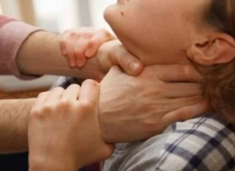 43 yaşlı qadın boğularaq öldürüldü: qohumu saxlanıldı